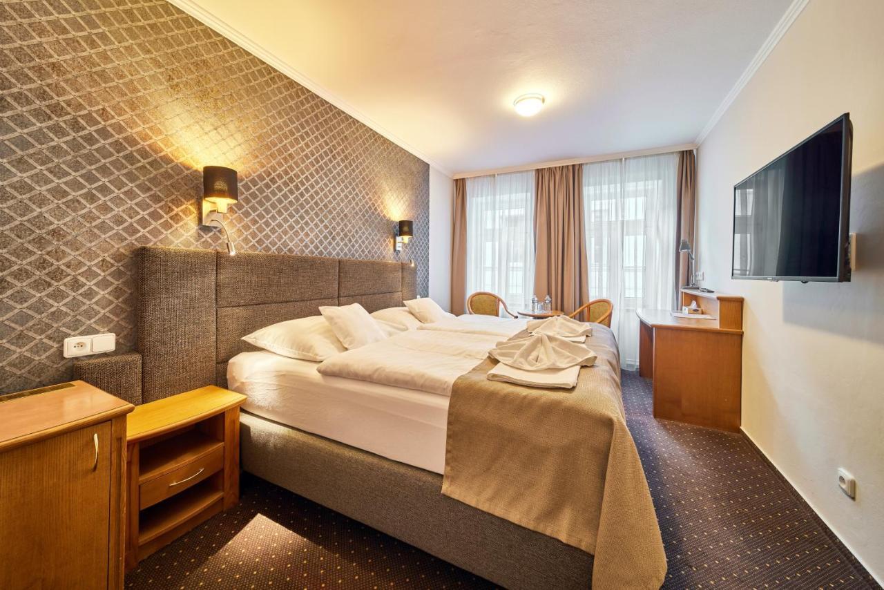 Hotel Adam تروتنوف المظهر الخارجي الصورة