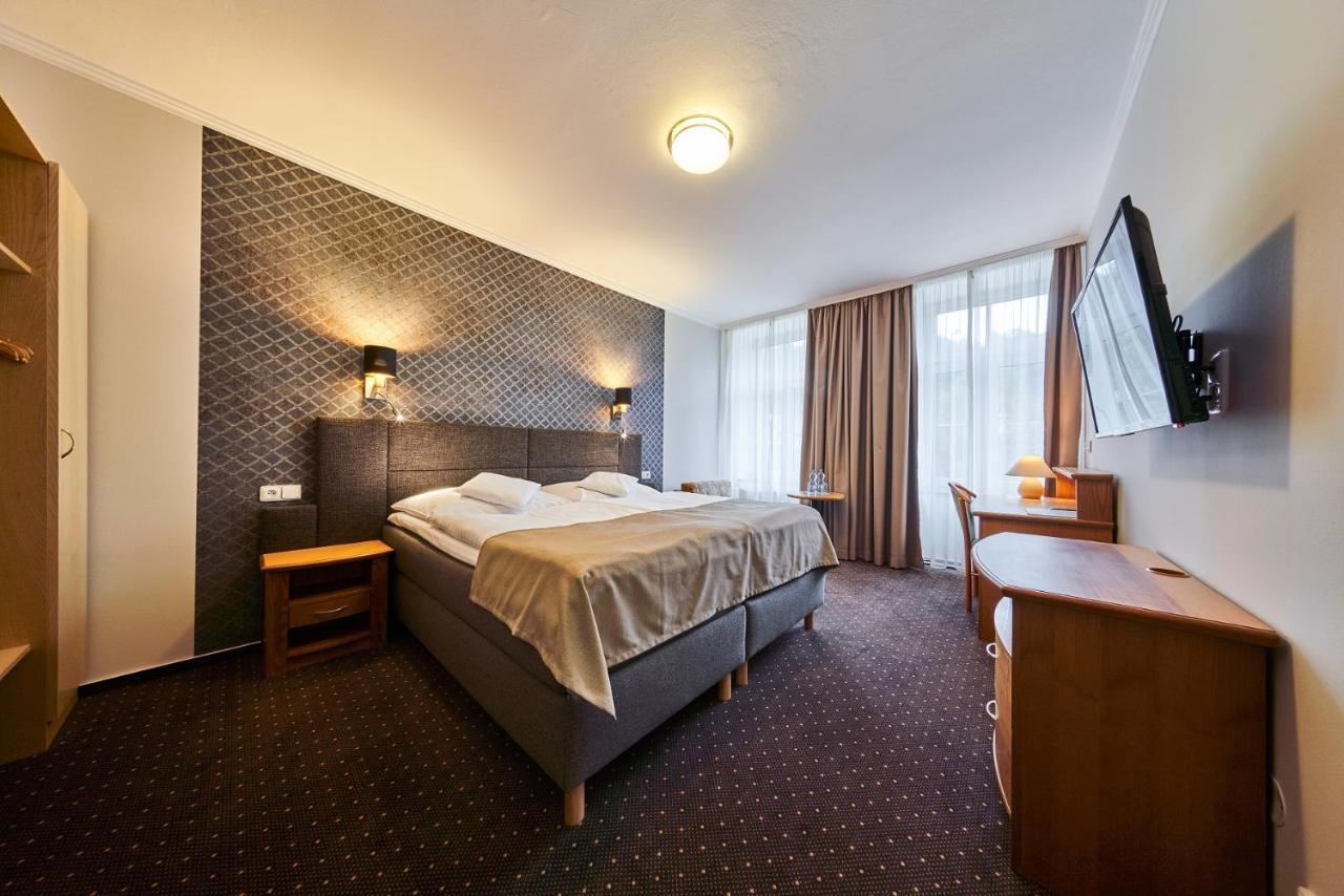 Hotel Adam تروتنوف المظهر الخارجي الصورة