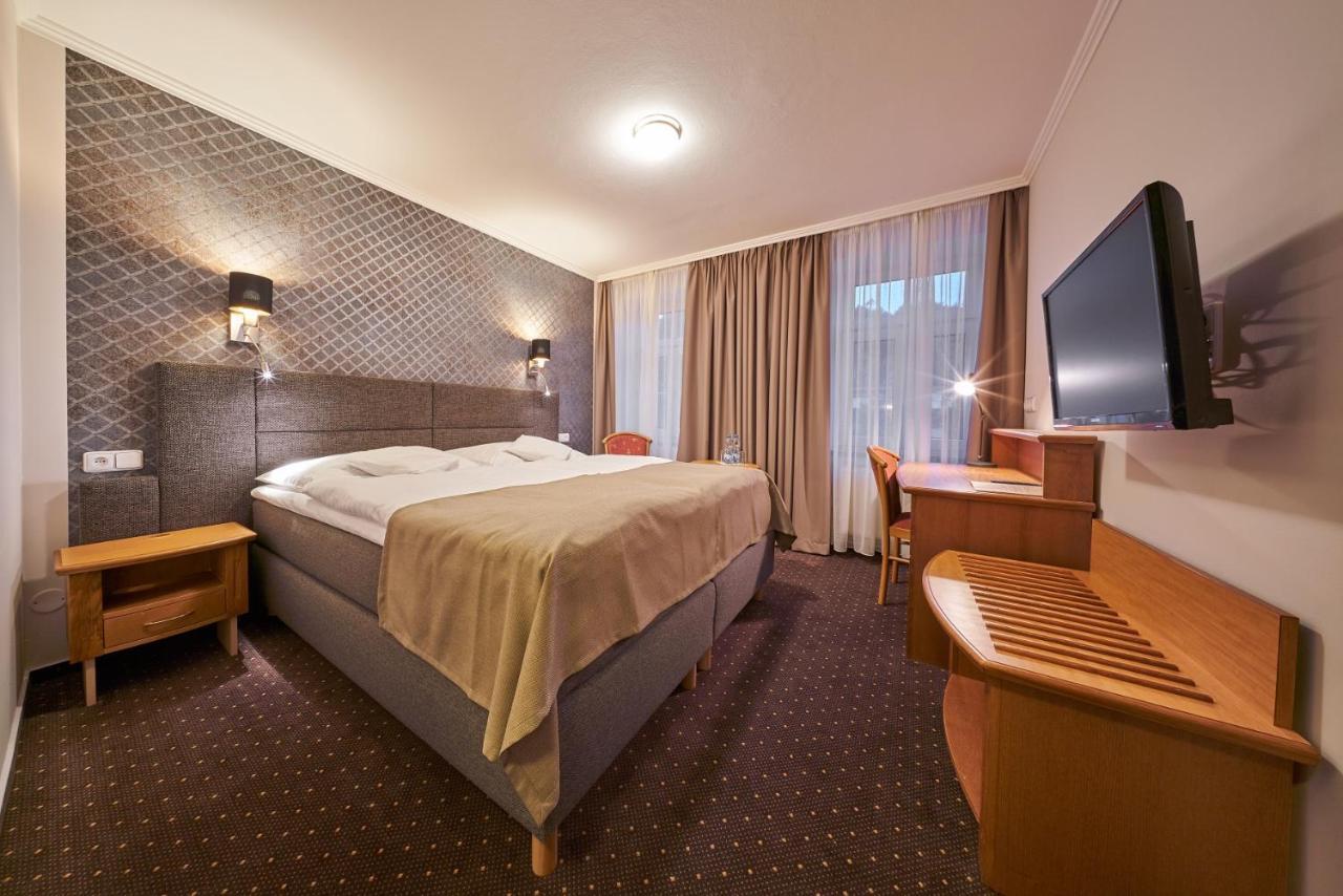 Hotel Adam تروتنوف المظهر الخارجي الصورة