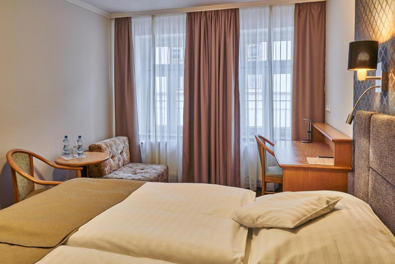 Hotel Adam تروتنوف المظهر الخارجي الصورة