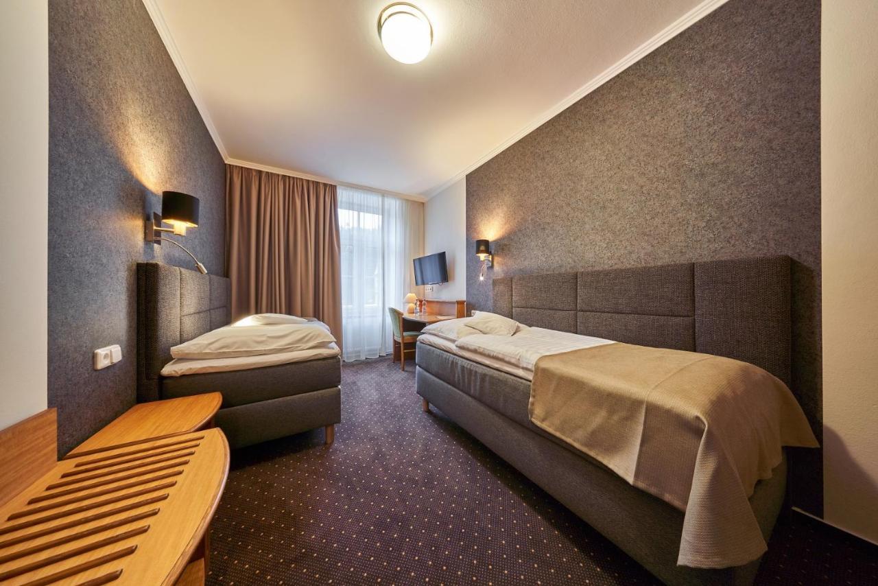 Hotel Adam تروتنوف المظهر الخارجي الصورة