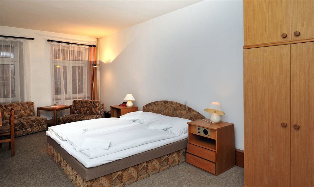 Hotel Adam تروتنوف المظهر الخارجي الصورة