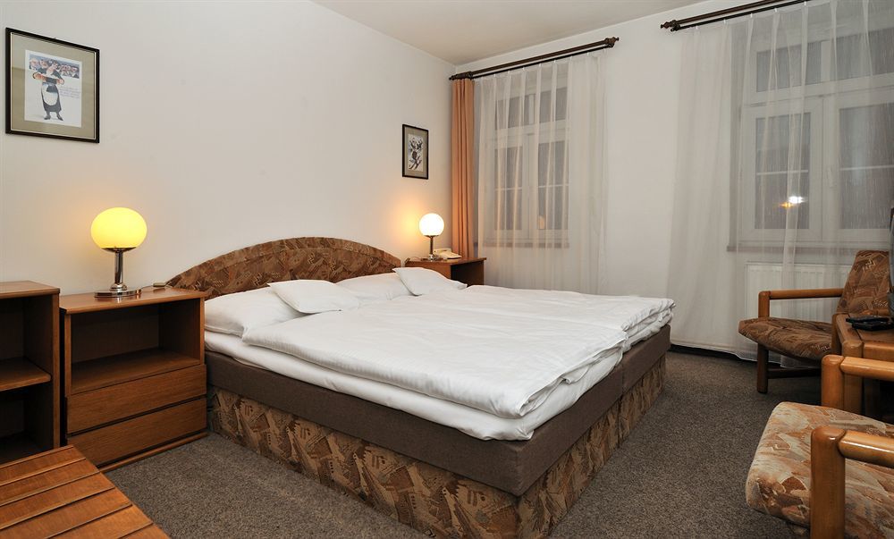 Hotel Adam تروتنوف المظهر الخارجي الصورة
