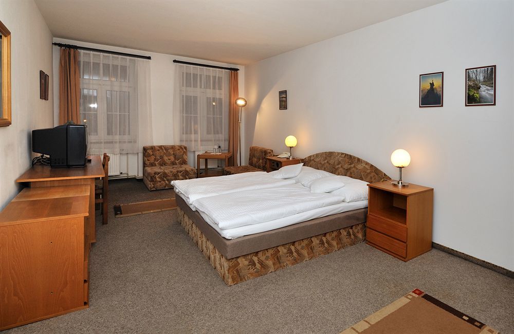 Hotel Adam تروتنوف المظهر الخارجي الصورة