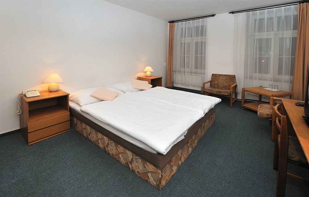 Hotel Adam تروتنوف المظهر الخارجي الصورة