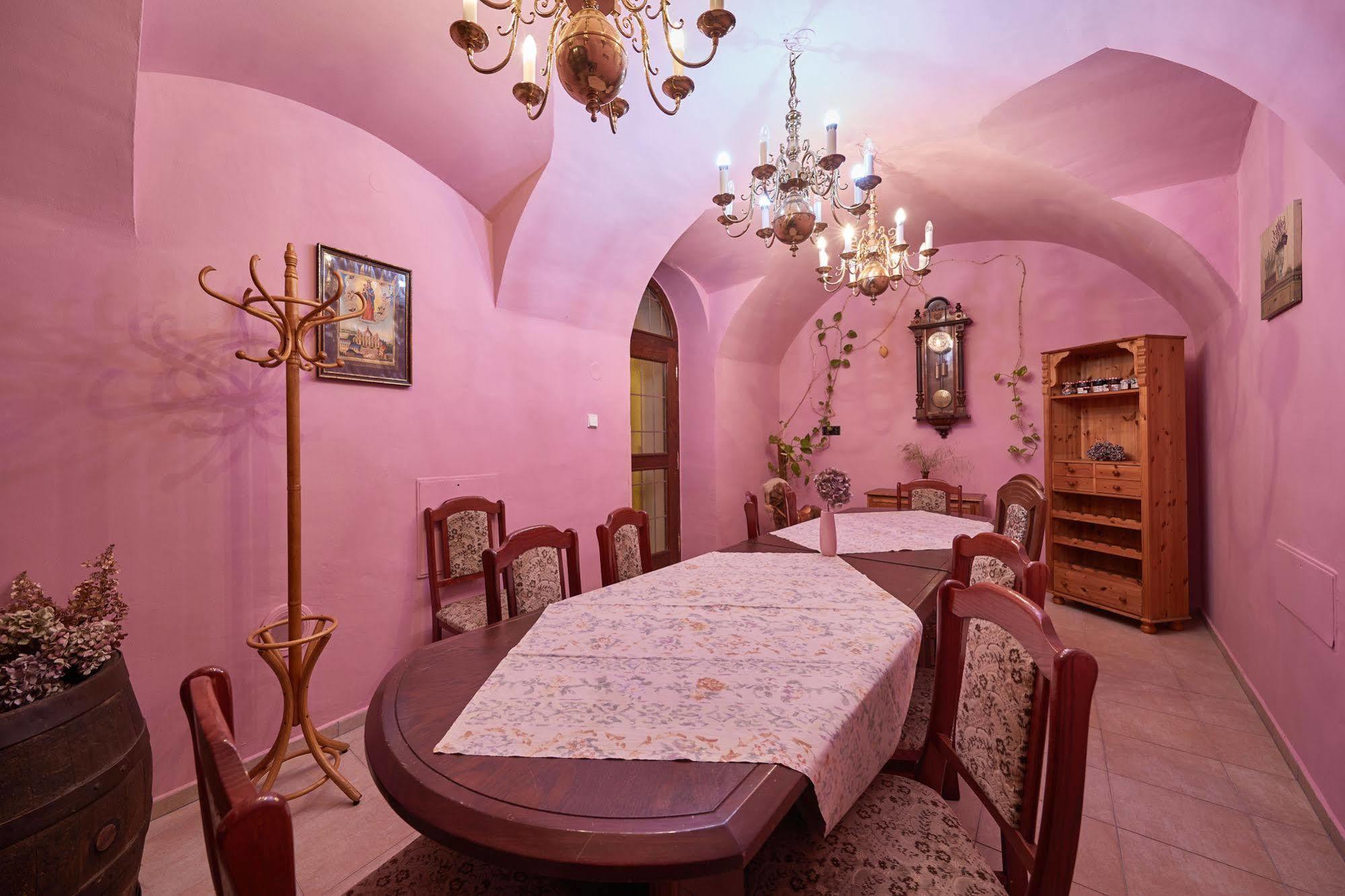 Hotel Adam تروتنوف المظهر الخارجي الصورة