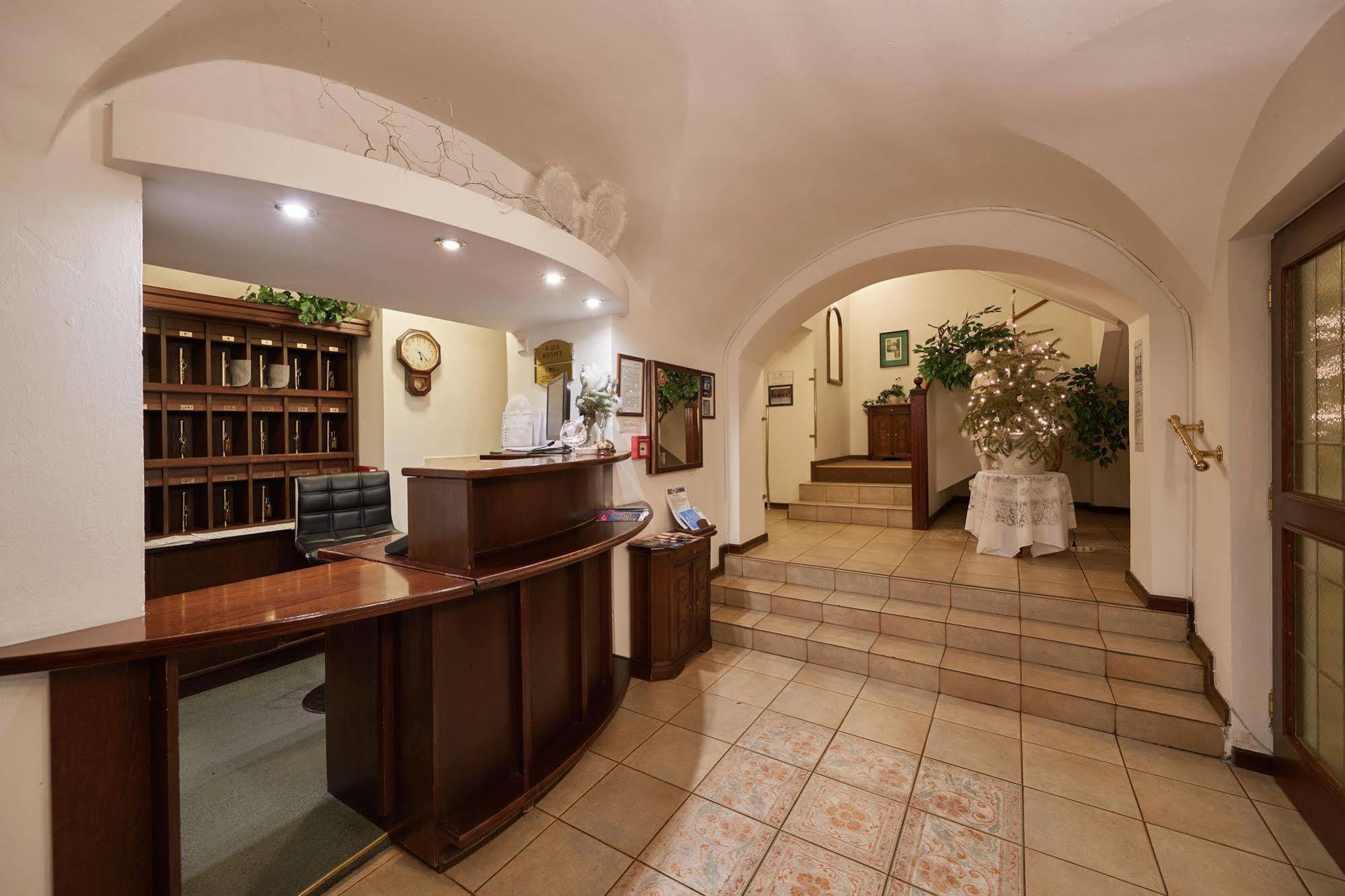 Hotel Adam تروتنوف المظهر الخارجي الصورة