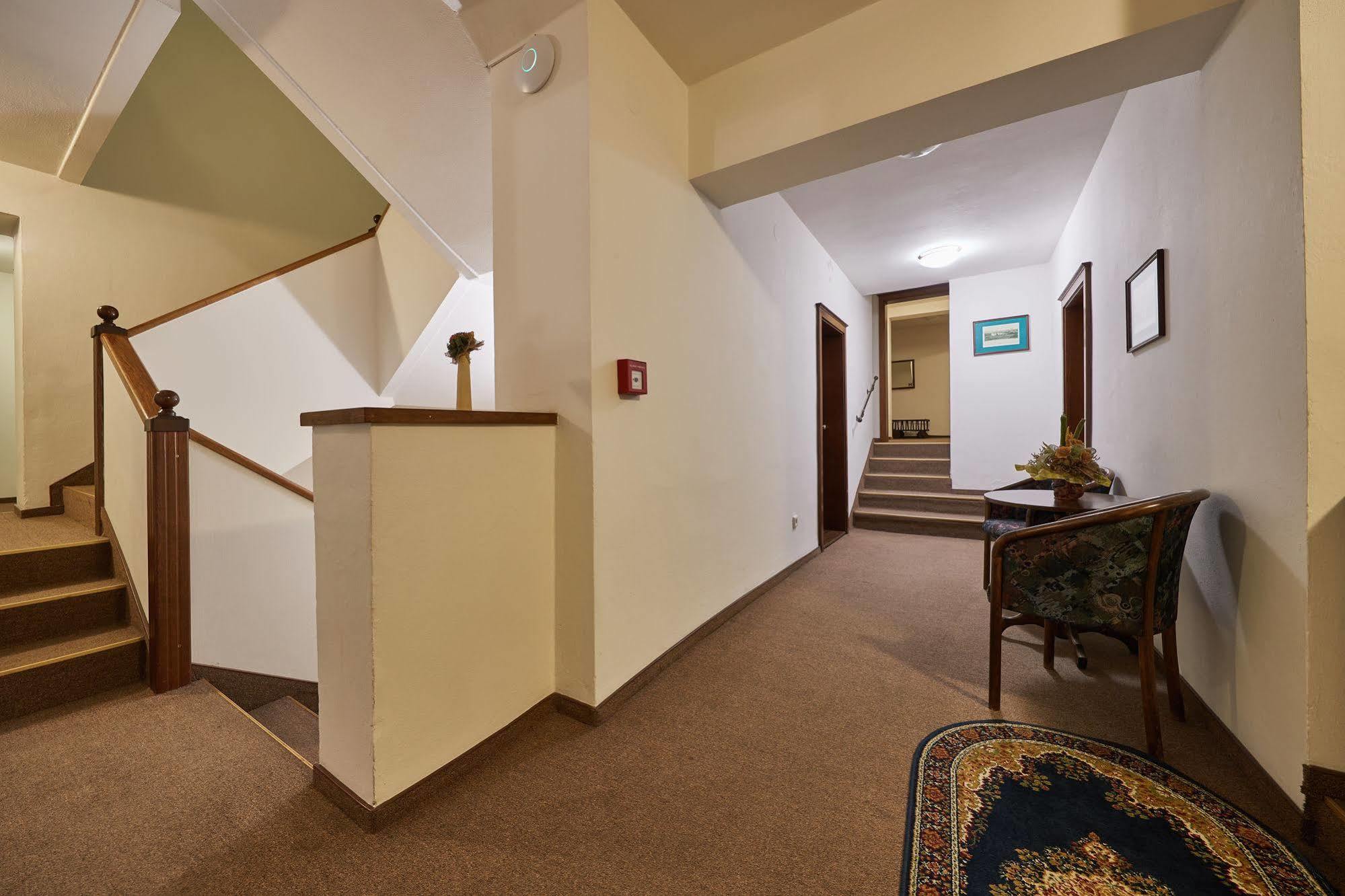 Hotel Adam تروتنوف المظهر الخارجي الصورة