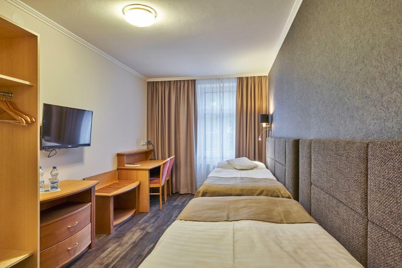 Hotel Adam تروتنوف المظهر الخارجي الصورة